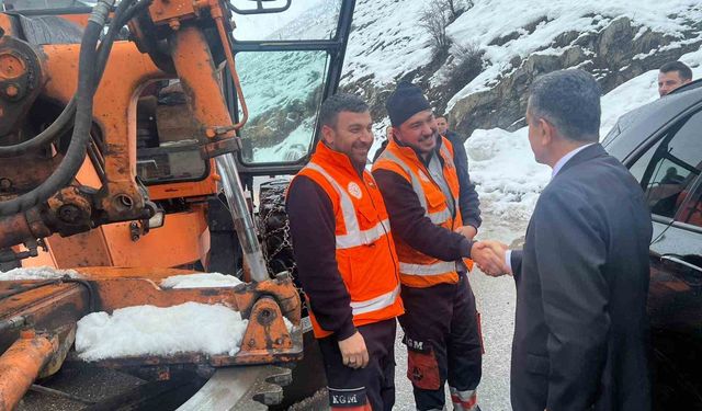 Vali Ekici karla mücadele çalışmalarını denetledi