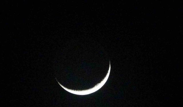 Van'da 2026'nın ilk hilal ay görsel şölen sundu