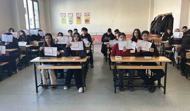 Van'da 275 bin 363 öğrenci karne heyecanı yaşadı