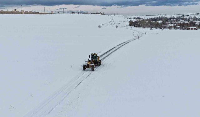 Van'da 283 yerleşim yerinin yolu kapandı