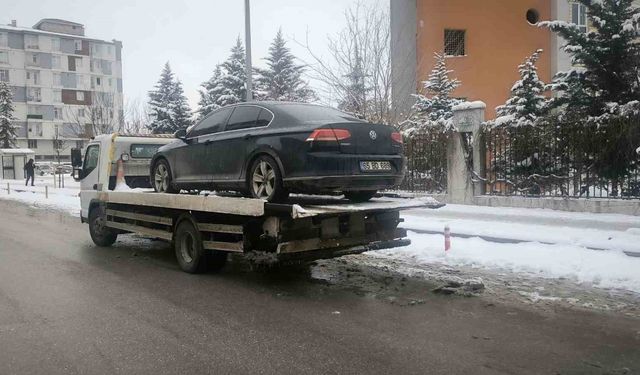 Van'da DEM Partili belediye başkanının resmi aracına haciz