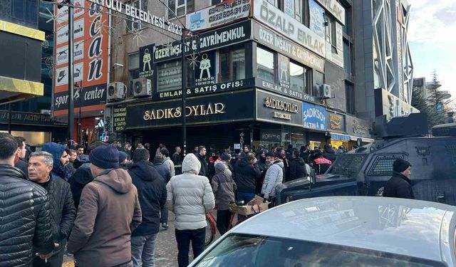 Van'da kuyumcunun altın ve paralarla kayıplara karıştı iddiası