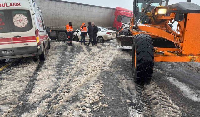 Viranşehir-Diyarbakır yolunda zincirleme kaza: 4 yaralı