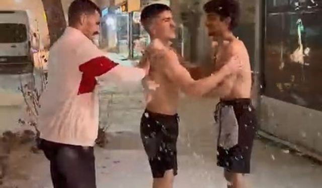 Yağan kar altında önce antrenman, ardından kar banyosu yaptılar