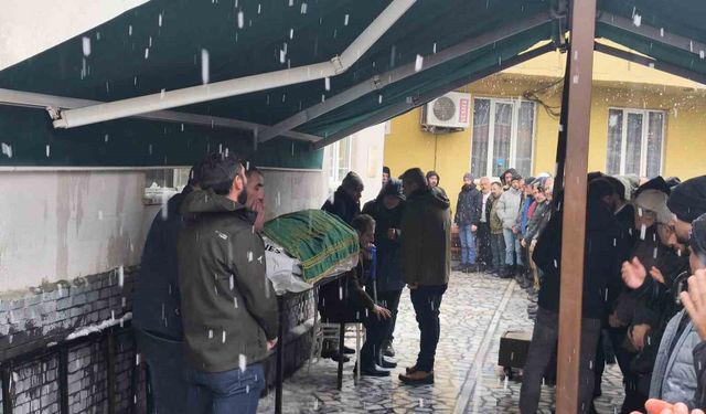 Yanan aracın içinde ölü bulunan genç müteahhit son yolculuğuna uğurlandı