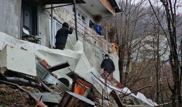 Zonguldak'ta korkutan heyelan: 8 kişilik aile tahliye edildi