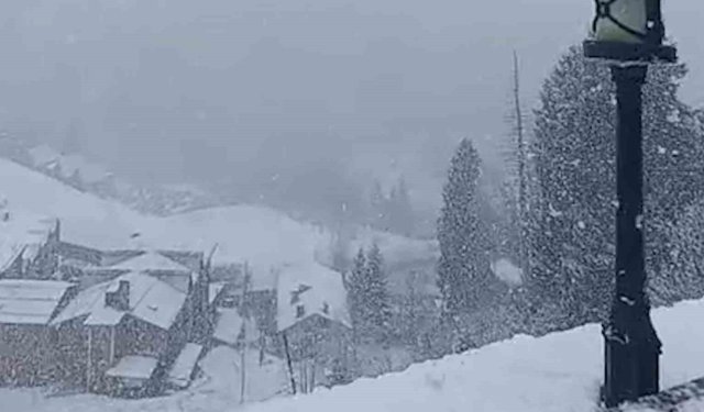 Dünyaca ünlü Ayder Yaylası'nda kar etkisini sürdürüyor