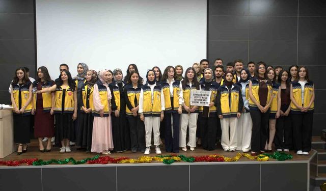 RTEÜ Sağlık Hizmetleri Meslek Yüksek Okulu'nda mezuniyet coşkusu