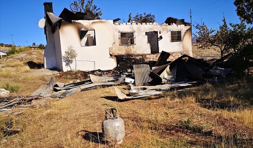Evde Çıkan Yangında Karı Koca Hayatını Kaybetti