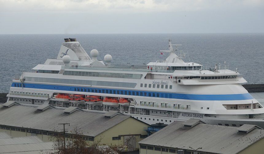 Rus Turistleri Taşıyan Kruvaziyer Gemisi Trabzon Limanı'da