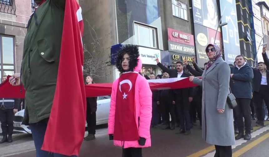 Ülkü Ocakları Şehitler için Erzurum Sokaklarını Doldurdu