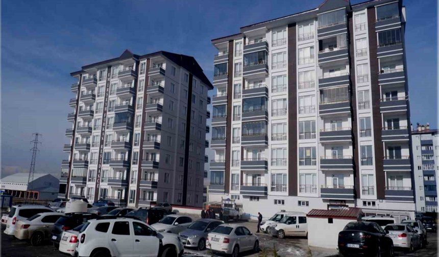 Erzurum'da Bir Kadın Apartmanın 4. Katından Düştü