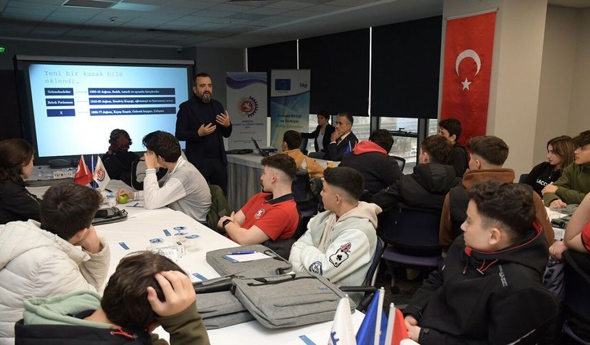 Öğrencilere ‘Dijital Beceriler Eğitimi’