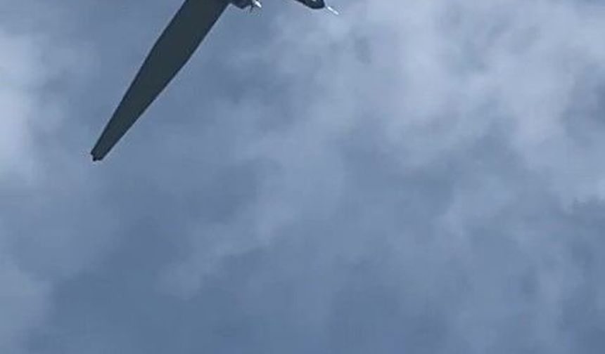 Yerli motor TEI-PD170 ile havalanan AKSUNGUR İHA’dan alçaktan gösteri uçuşu