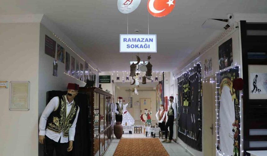 Rizeli Öğrenciler Eski Ramazanları Okullarının Koridorunda Yaşatıyorlar