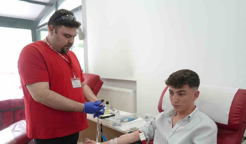 Kan stokları azaldı, vatandaşlar hasta yakınları için sosyal medyadan kan arayışına giriyor