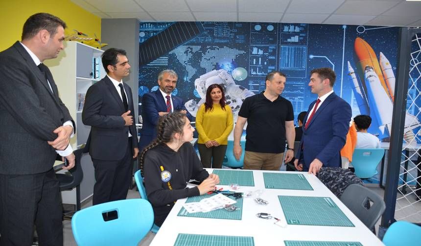 MEB Yenilik ve Eğitim Teknolojileri Genel Müdürü Canlı Rize'de Ziyaretlerde Bulundu