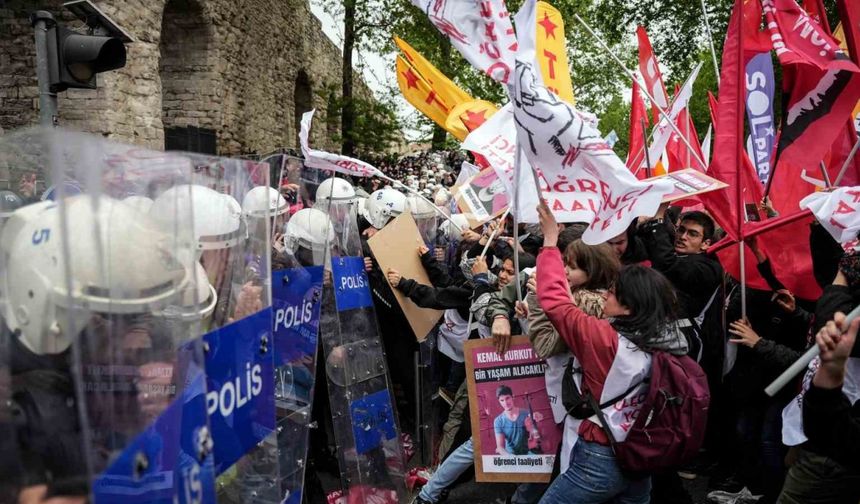 Saraçhane’den Taksim’e yürümeye çalışan gruplara polis müdahalesi