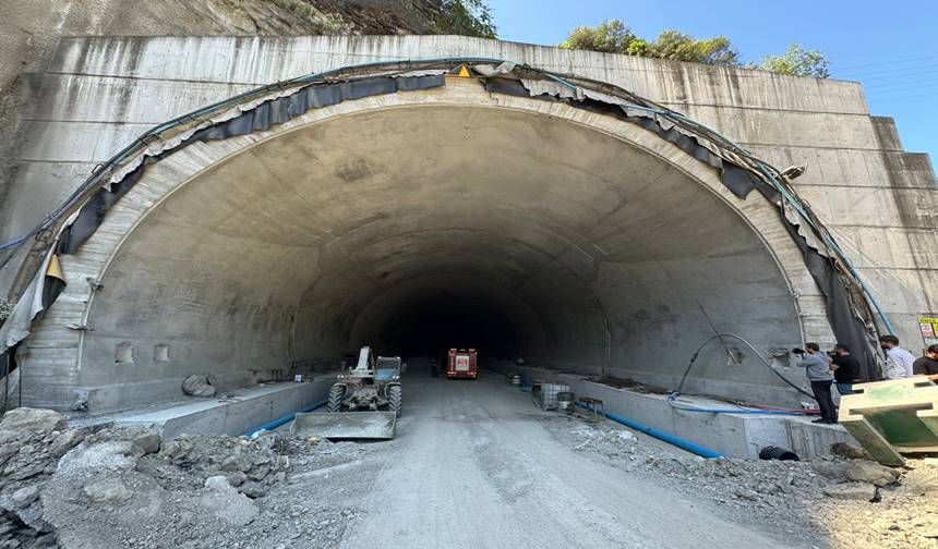 Trabzon'da Tünel İnşaatında İskele Çöktü