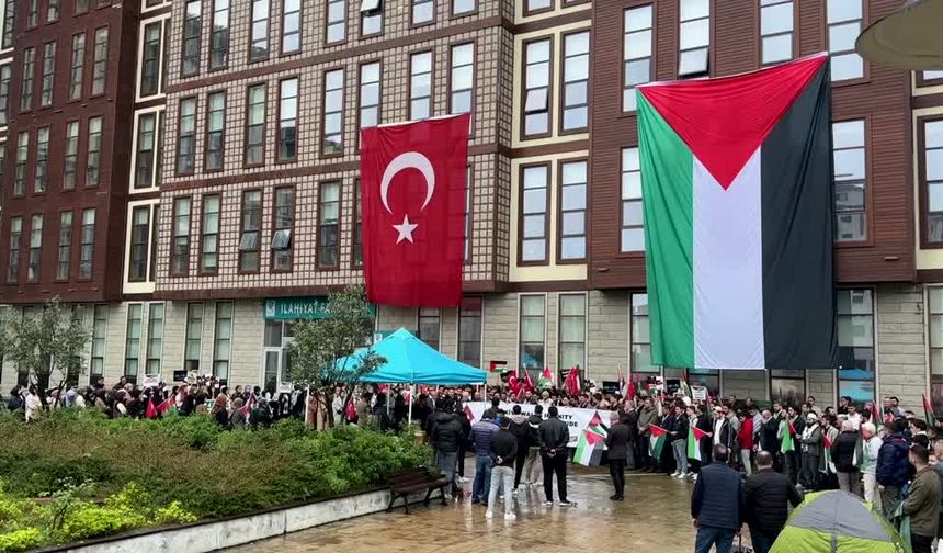 Rize'de  Üniversite Öğrencileri ABD'deki Filistin Eylemlerine Destek Verdi
