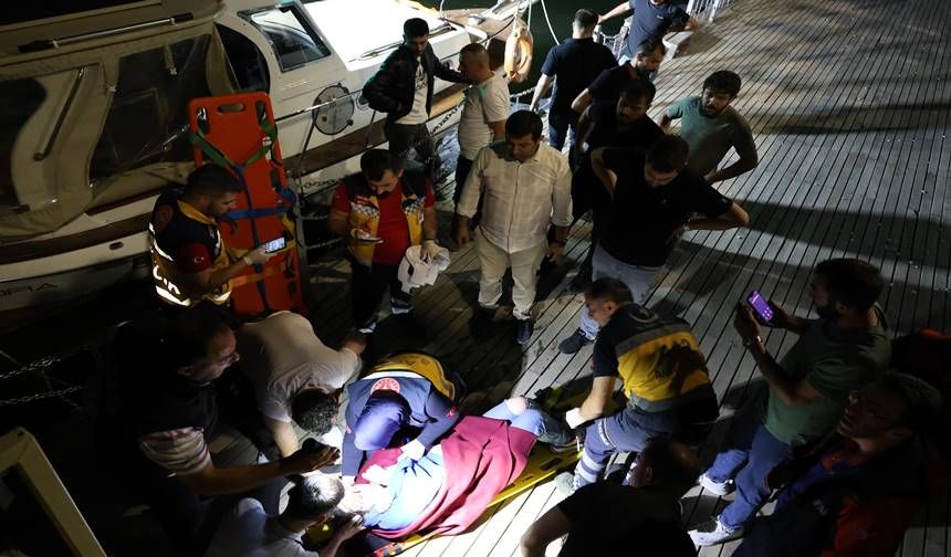 Artvin'de Alabora Olan Tekneden Göle Düşen 5 Kişiden 1'i Öldü