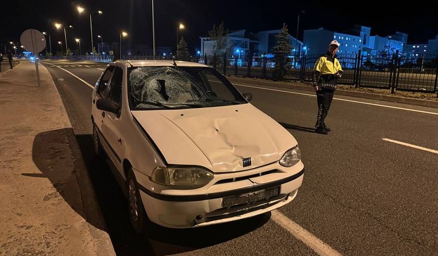 Bayburt'ta Otomobilin Çarptığı Üniversite Öğrencisi Ağır Yaralandı