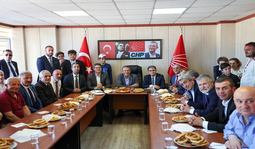 CHP Genel Başkanı Özgür Özel, Partisinin  Belediye Başkanlıklarını Ziyaret Etti