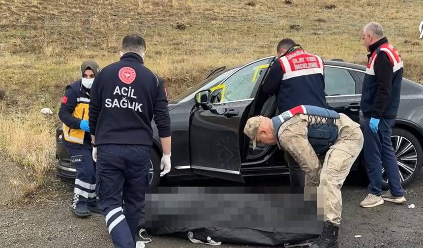 Erzurum'da Otomobilde Başından Silahla Vurulmuş Erkek Cesedi Bulundu