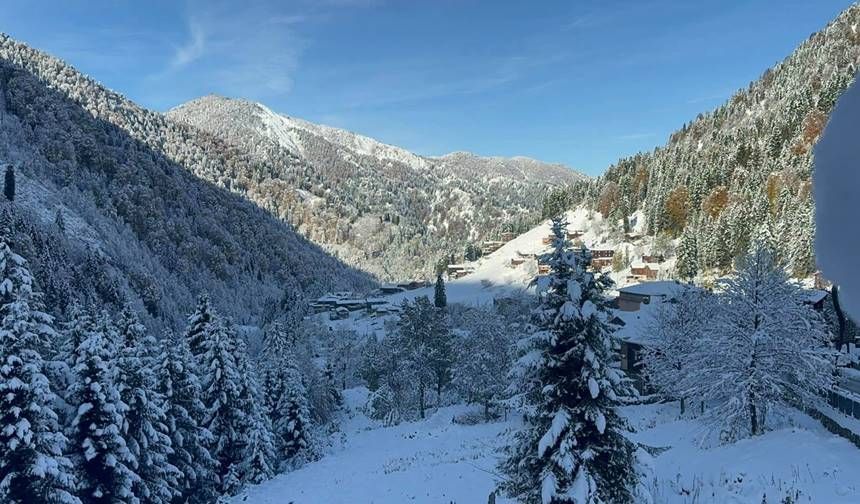 Rize Ayder Yaylası’nda Kar Kalınlığı 20 Santimetreye Ulaştı