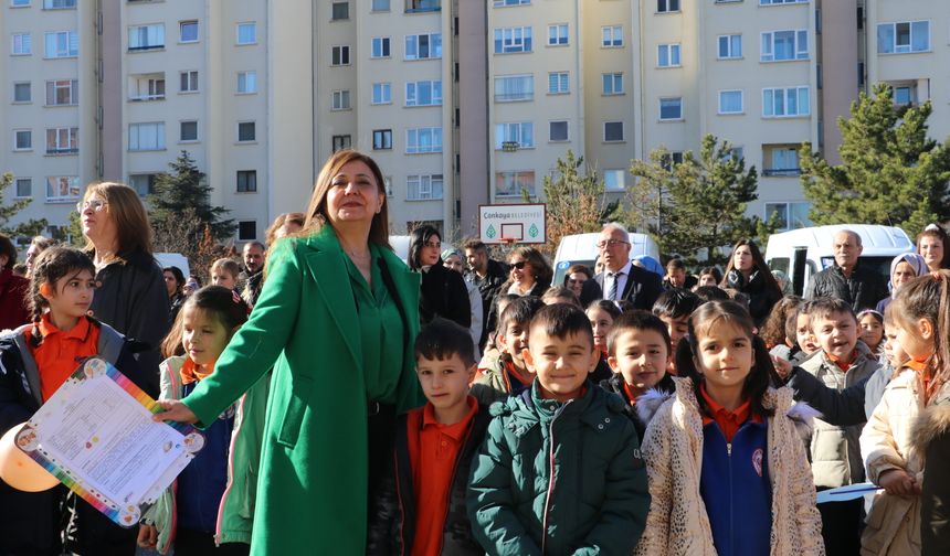 Ankara'da öğrencilerin karne heyecanı