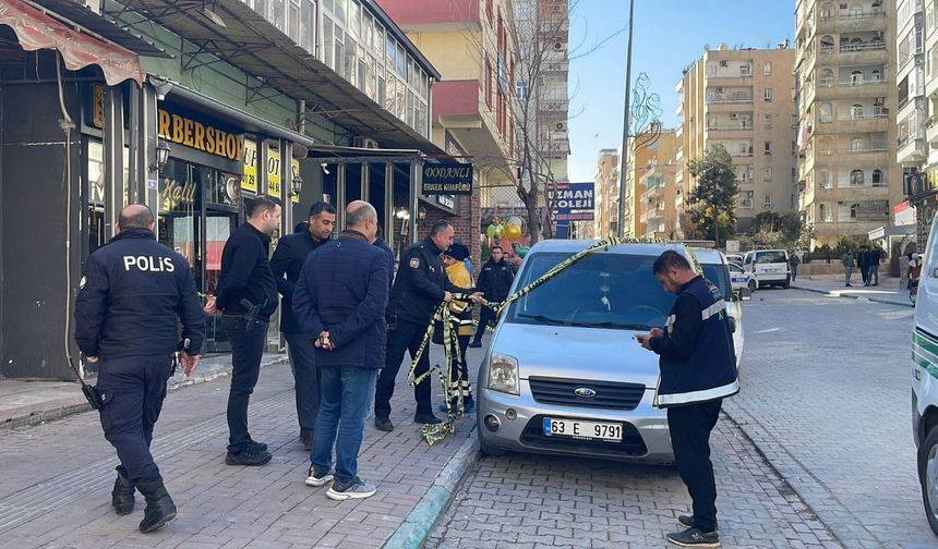 Berberde tıraş olurken tabancayla öldürüldü