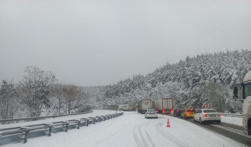 Çanakkale'nin yüksek kesimlerine kar yağdı