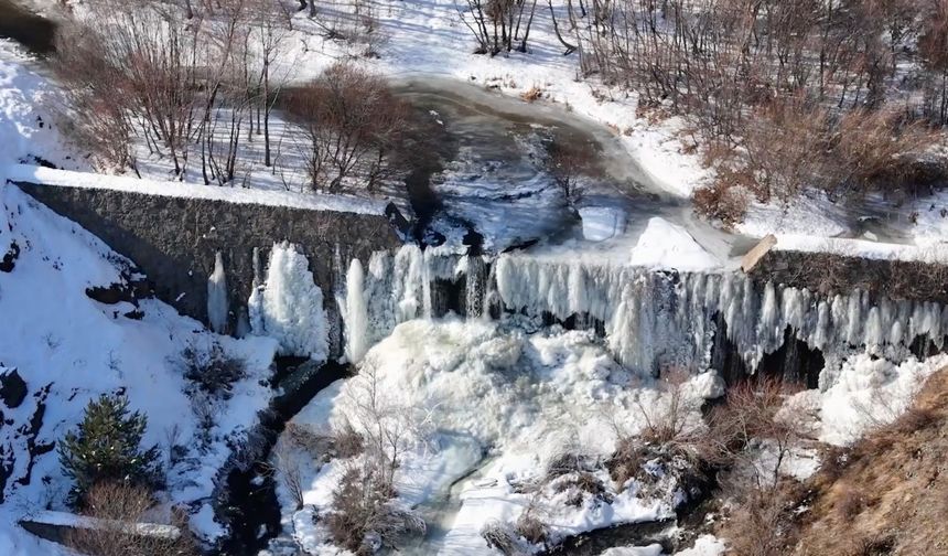 Erzincan'da buz tutan şelale, göl ve göletler dronla görüntülendi