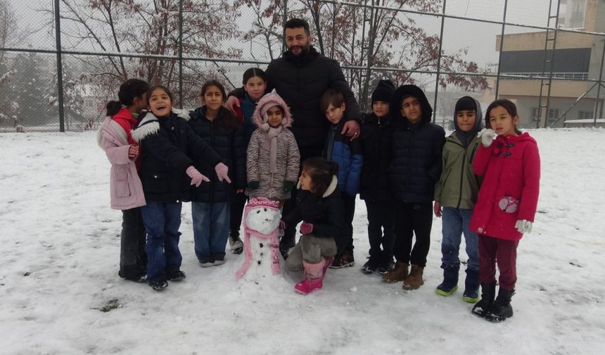 Gercüş, kar yağışıyla beyaza büründü