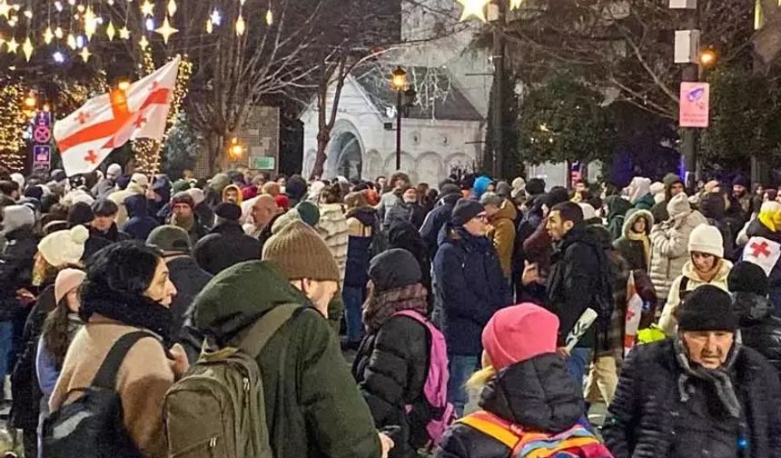 Gürcistan, protestolara katılan 25 yabancıyı sınır dışı etti