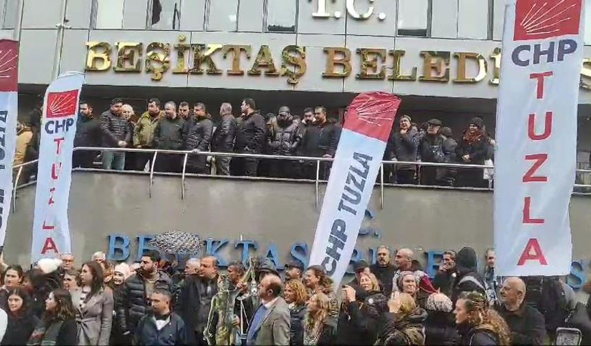 İstanbul - CHP Heyetinden Beşiktaş Belediyesi önünde açıklama: Başkanımızın arkasındayız