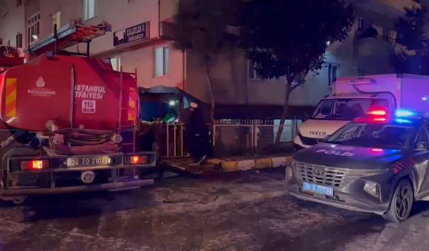 İstanbul- Küçükçekmece'de 5 katlı binada çıkan yangın söndürüldü