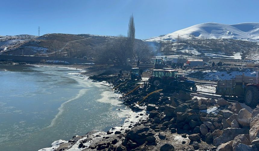 Kayıp Osman'ın arandığı baraj gölünün suyu tahliye ediliyor / Ek fotoğraflar