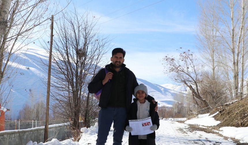 Mezradaki okulun tek öğrencisi Hasret, karne heyecanı yaşadı