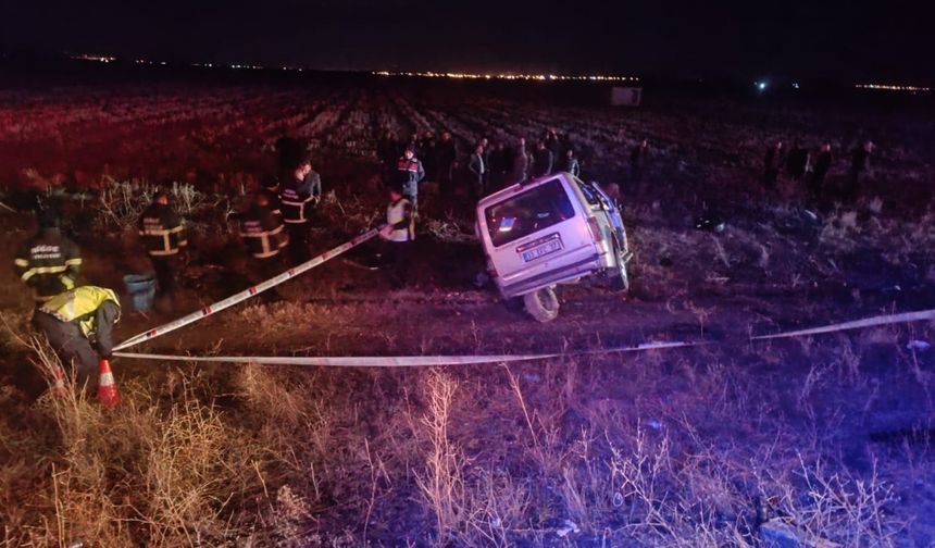 Niğde'de otomobil ile hafif ticari araç çarpıştı: 2 ölü, 1 yaralı