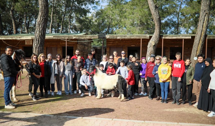 Otizmli çocuklar, atlı terapiyle fiziksel, duygusal iyileşme sağlıyor