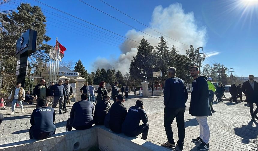 Şanlıurfa'da tekstil fabrikasında çıkan yangın, kontrol altında