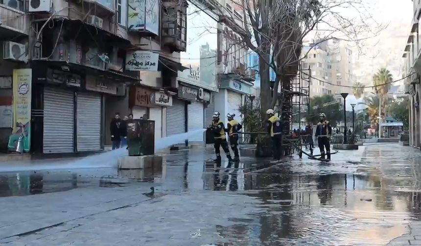 Suriye'nin başkenti Şam'da gönüllüler sokakları temizledi