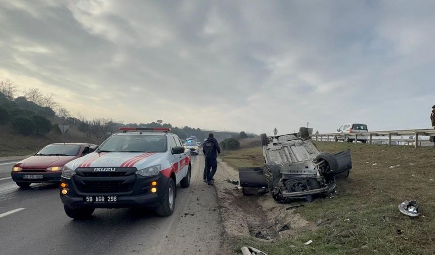 Tekirdağ'da otomobil takla attı; 2 yaralı