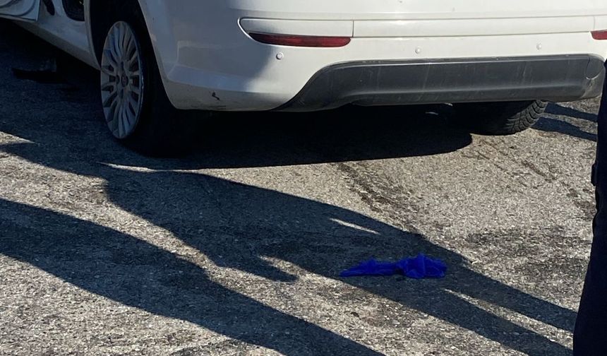 Kamyon, otomobile çarptı; 3 ölü, 1 yaralı