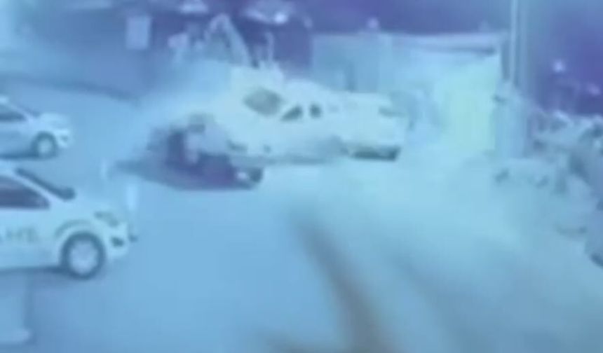 Otomobille cipin çarpıştığı kaza kamerada