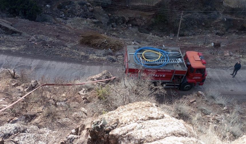 Riskli kayalara itfaiyeden 'yapay heyelan'lı müdahale / Ek fotoğraflar