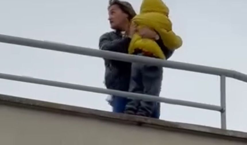 8 yaşındaki engelli oğluyla 6 katlı binanın çatısına çıktı