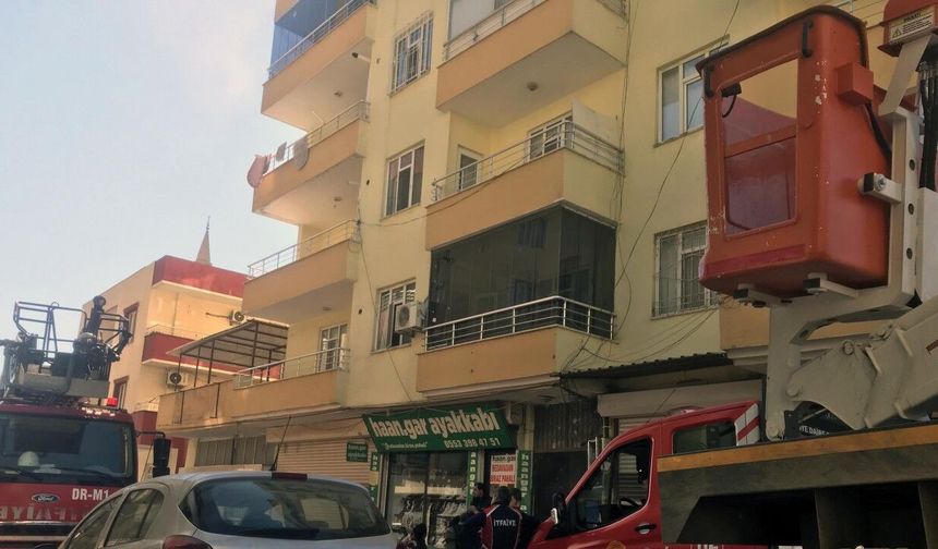 Dairede çıkan yangında 4 kişi dumandan etkilendi