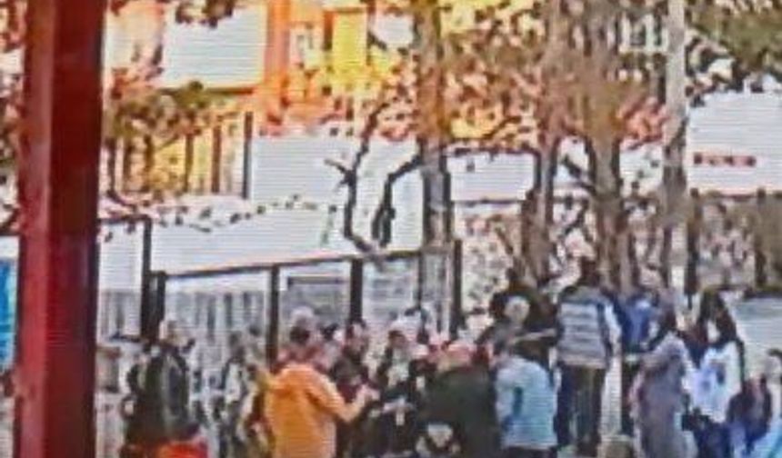 Okul müdürü ile veli arasındaki yumruklu kavga kamerada